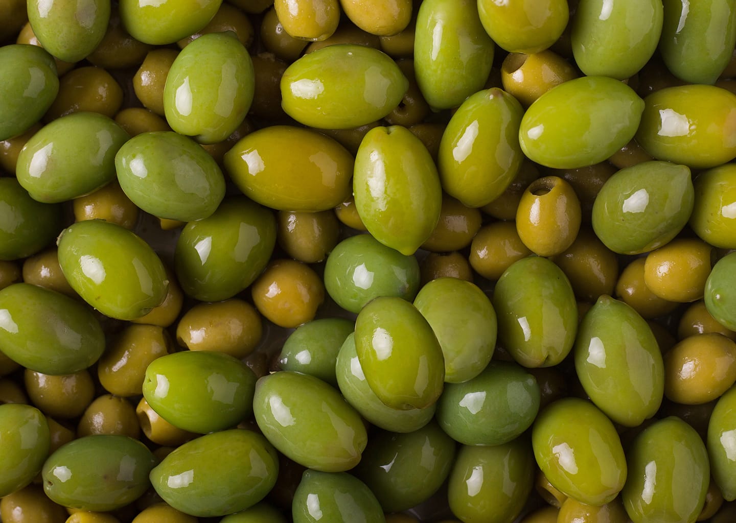 WHOLE GREEN OLIVES