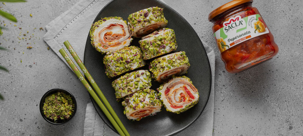 SANDWICH BREAD “SUSHI” WITH SACLÀ PEPERONATA, ROAST BEEF &amp; CREAM CHEESE