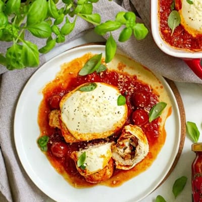 BAKED MOZZARELLA CHICKEN ROLLUPS