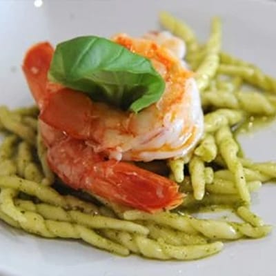 TROFIE AL PESTO WITH PRAWNS